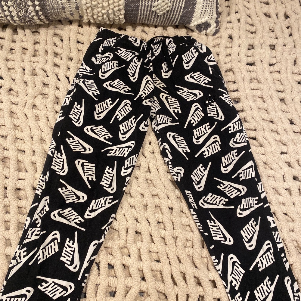 Boys Nike AOP joggers EUC